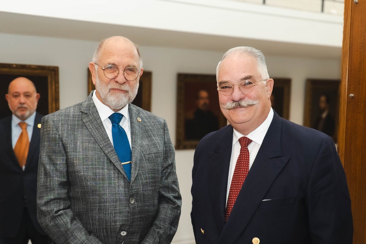 Otorgan calidad de Miembro Honorario de la Gran Logia de Chile, al Gran Maestro de la Gran Logia de Massachusetts