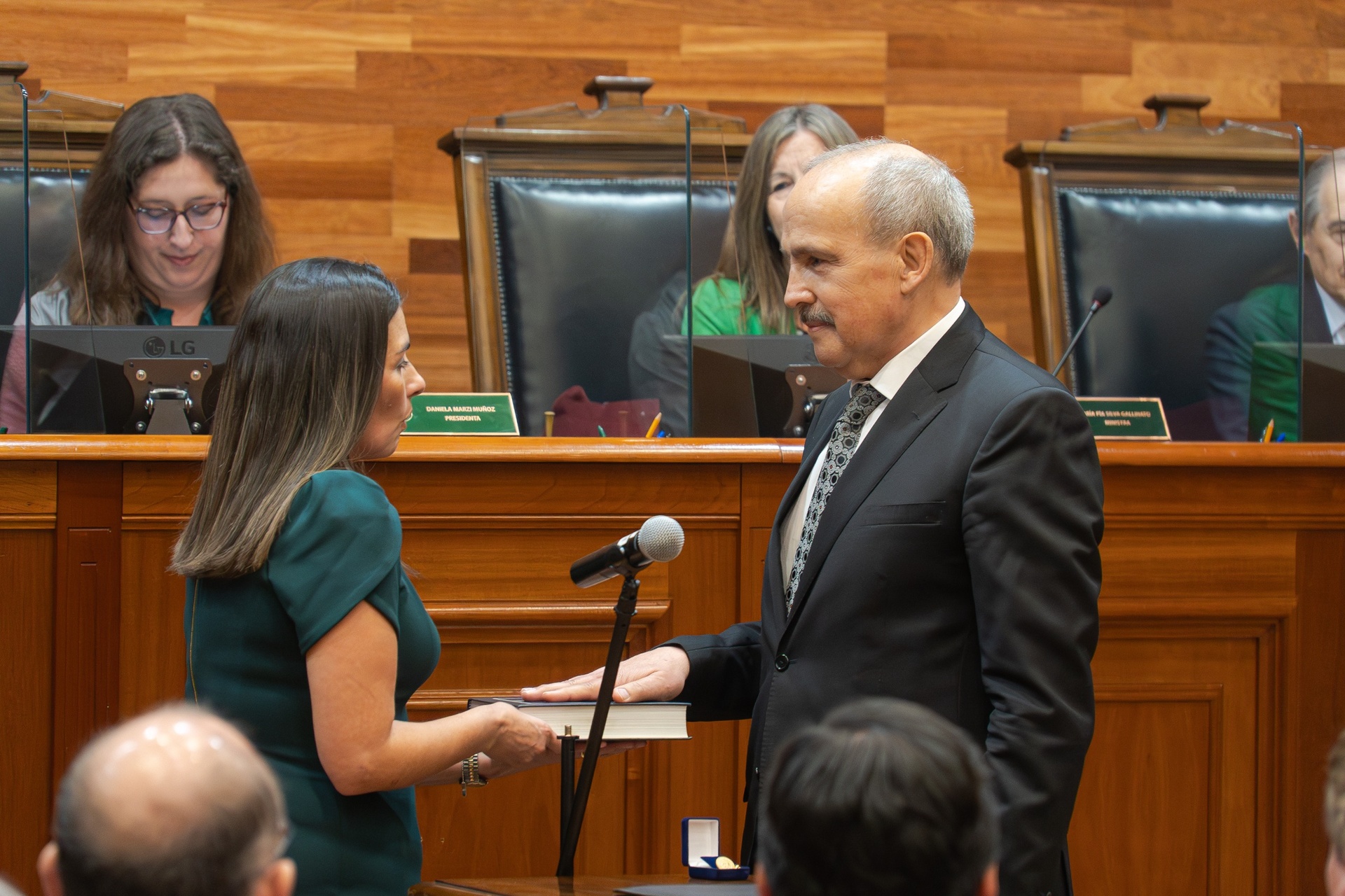 Gran Maestro es invitado a juramento de nuevo ministro del Tribunal Constitucional