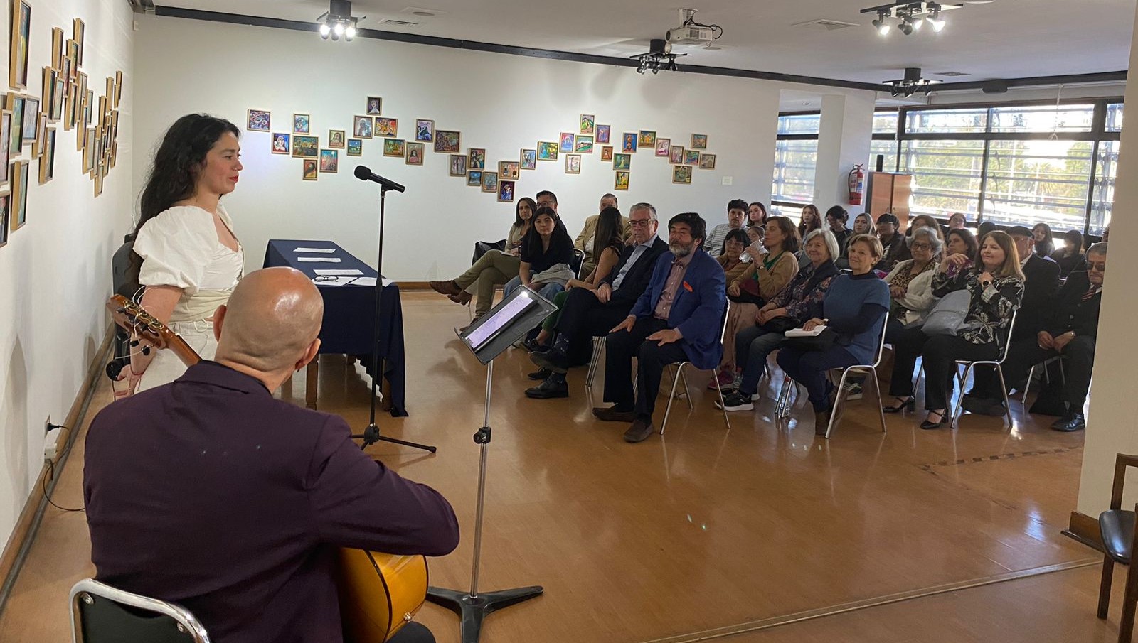 Simposio en Viña del Mar destaca el desapego y la probidad en la poesía musical de América Latina